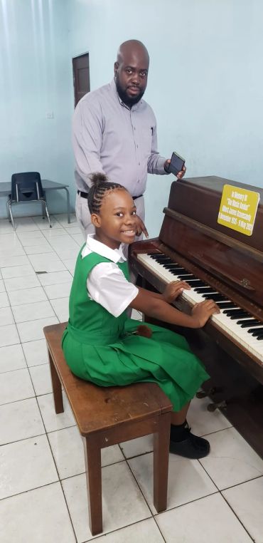 Piano donation for a school community